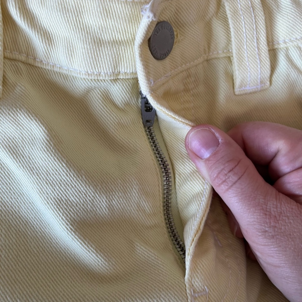 NWOT - TNA - Greenwich 7” Shorts - Yellow - 00 - Picture 5 of 9